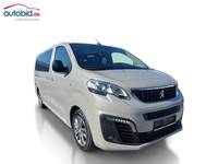 Pogled sprijeda desno