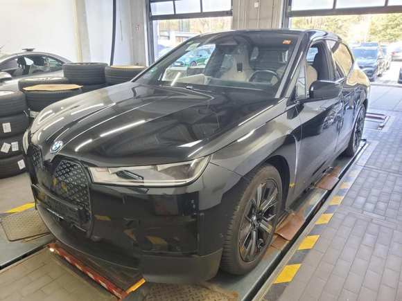 Pogled sprijeda lijevo