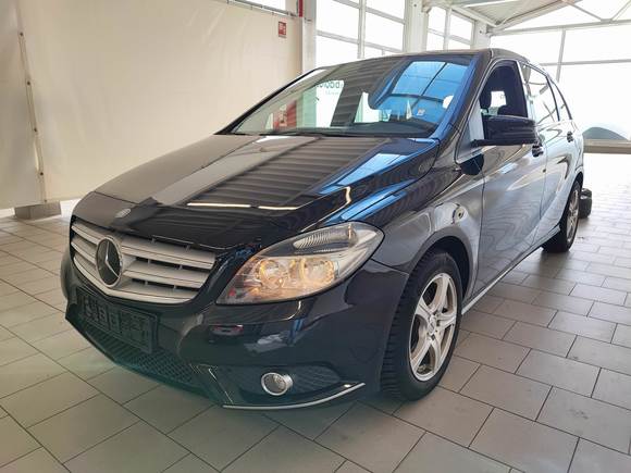 Skats no kreisās puses priekšā