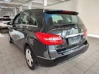 Skats no kreisās puses aizmugurē