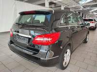 Skats no labās puses aizmugurē