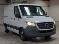 Skats no labās puses priekšā