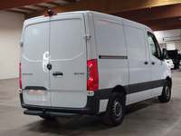 Skats no labās puses aizmugurē