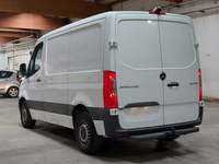 Skats no kreisās puses aizmugurē