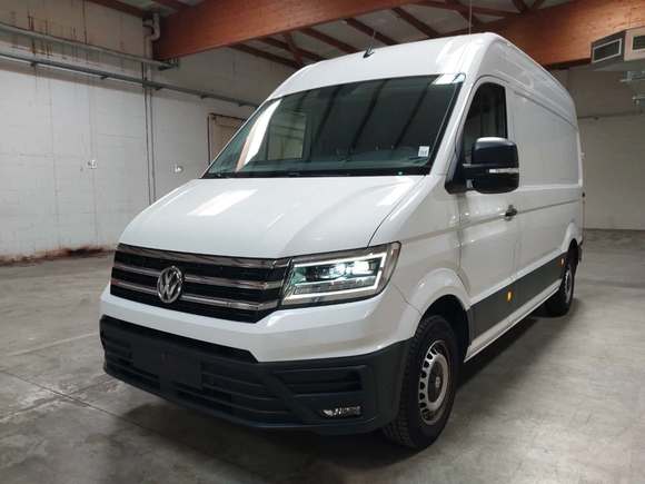 Skats no kreisās puses priekšā