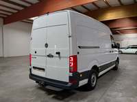 Skats no labās puses aizmugurē