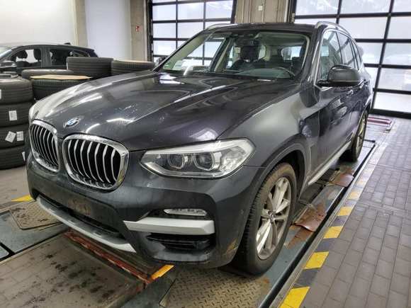 Pogled sprijeda lijevo