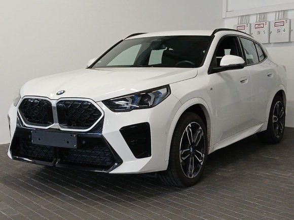 Pogled od napred levo