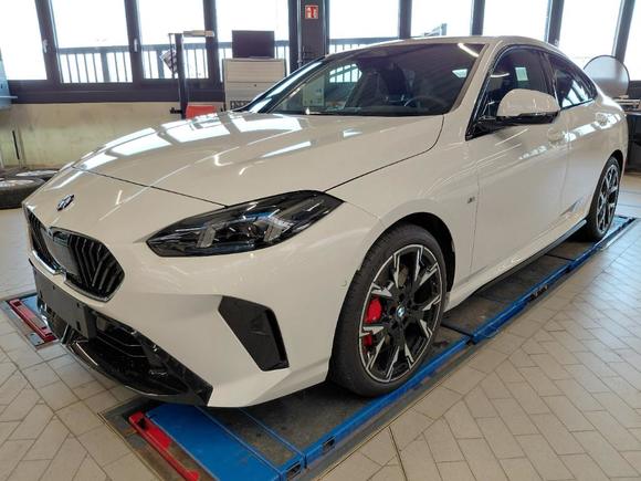 Vue de l’avant gauche