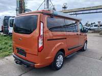 Skats no labās puses aizmugurē