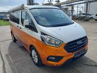 Skats no labās puses priekšā