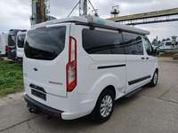 Skats no labās puses aizmugurē