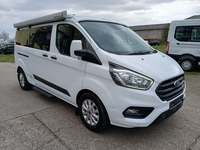 Skats no labās puses priekšā