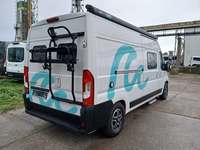 Skats no labās puses aizmugurē