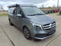 Skats no labās puses priekšā