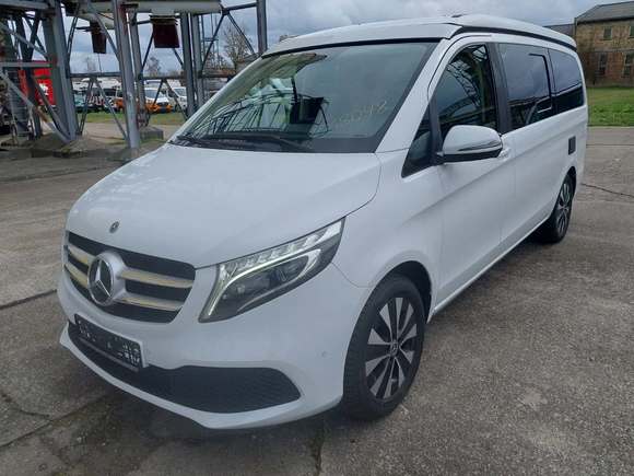 Skats no kreisās puses priekšā