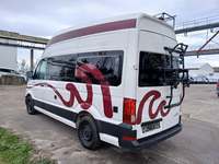 Skats no kreisās puses aizmugurē