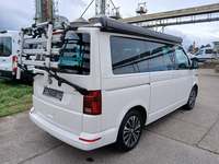 Skats no labās puses aizmugurē