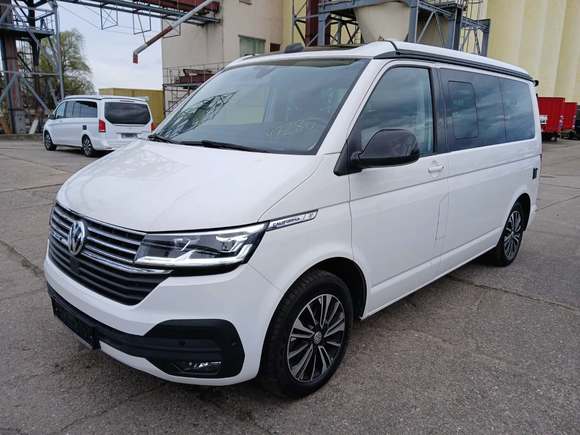 Skats no kreisās puses priekšā