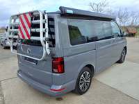 Skats no labās puses aizmugurē