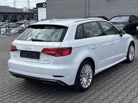 Aanzicht achter rechts