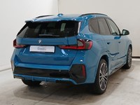 Pogled od pozadi desno