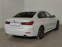 Pogled od pozadi desno