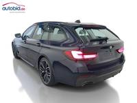 Skats no kreisās puses aizmugurē