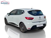 Skats no kreisās puses aizmugurē