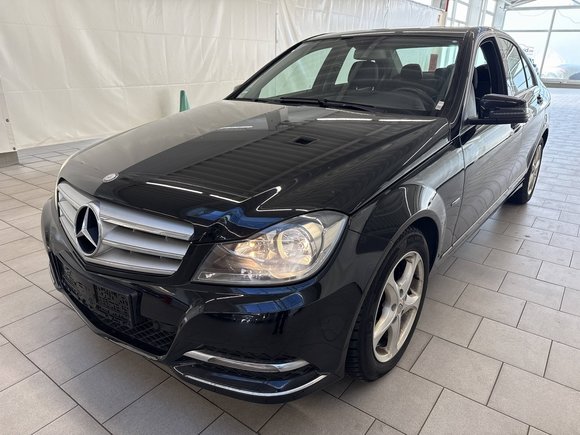 Skats no kreisās puses priekšā