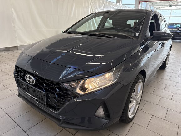 Skats no kreisās puses priekšā