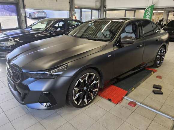 Pogled sprijeda lijevo