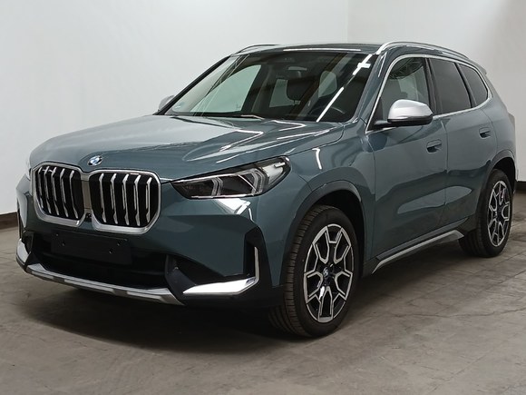 Pogled od napred levo