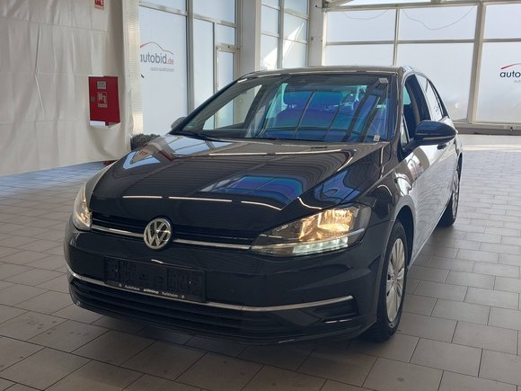 Skats no kreisās puses priekšā