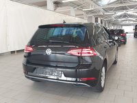 Skats no labās puses aizmugurē