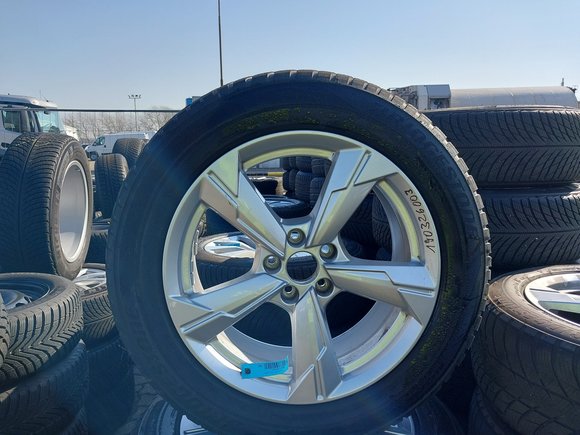 Вид спереди слева