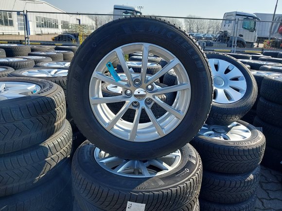 Вид спереди слева