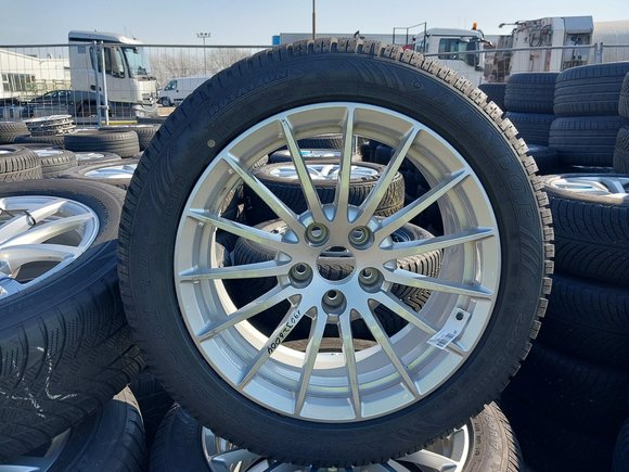 Вид спереди слева