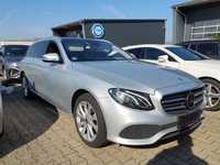 Pogled sprijeda desno