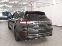 Vue de l’arrière gauche