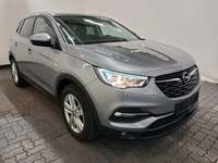 Pogled sprijeda desno