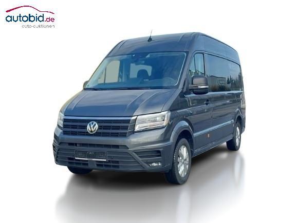 Skats no kreisās puses priekšā