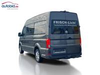 Skats no kreisās puses aizmugurē