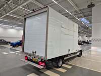 Widok z tyłu po stronie prawej