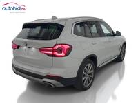 Skats no labās puses aizmugurē