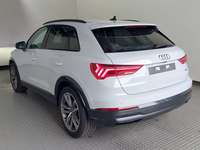 Skats no kreisās puses aizmugurē