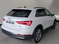 Skats no labās puses aizmugurē