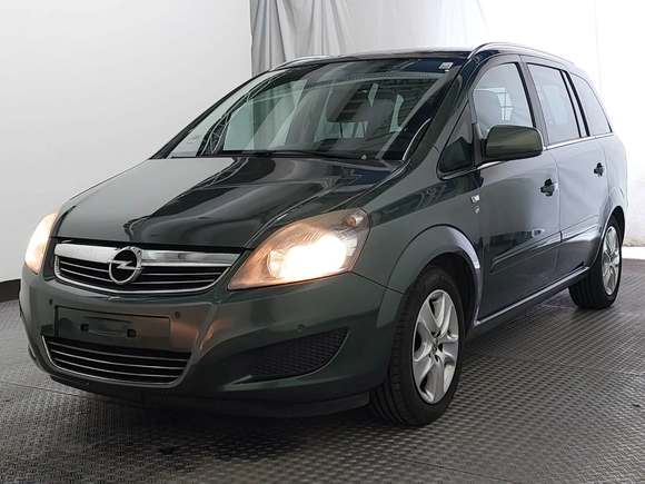 Skats no kreisās puses priekšā