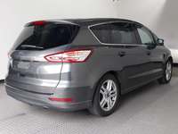 Skats no labās puses aizmugurē