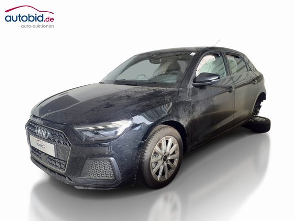 Skats no kreisās puses priekšā